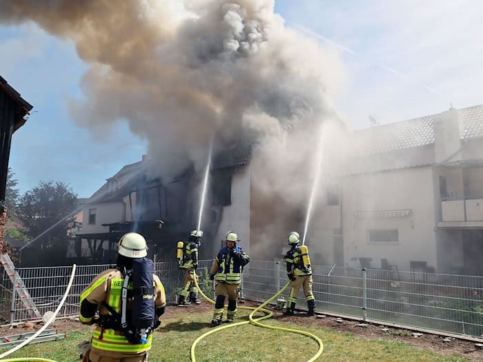 In Unterfranken ist ein Asylbewerberheim ausgebrannt, die Bewohner konnten sich retten. / Foto: Ralf Hettler/dpa
