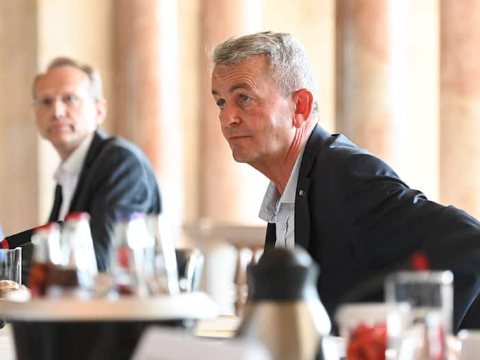 vbw-Hauptgeschäftsführer Bertram Brossardt während einer Gesprächsrunde in der Staatskanzlei in München. (Archivbild) / Foto: Tobias Hase/dpa