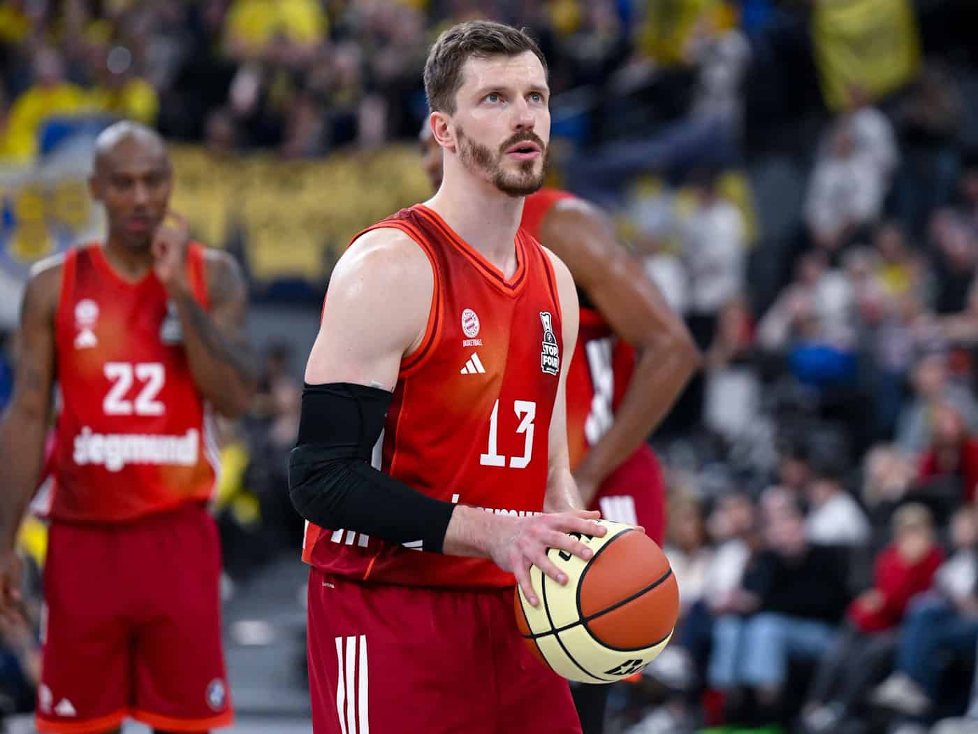 Andreas Obst und die Bayern-Basketballer haben das erste Spiel in den Bundesliga-Playoffs gewonnen. (Archivbild) / Foto: Sven Hoppe/dpa