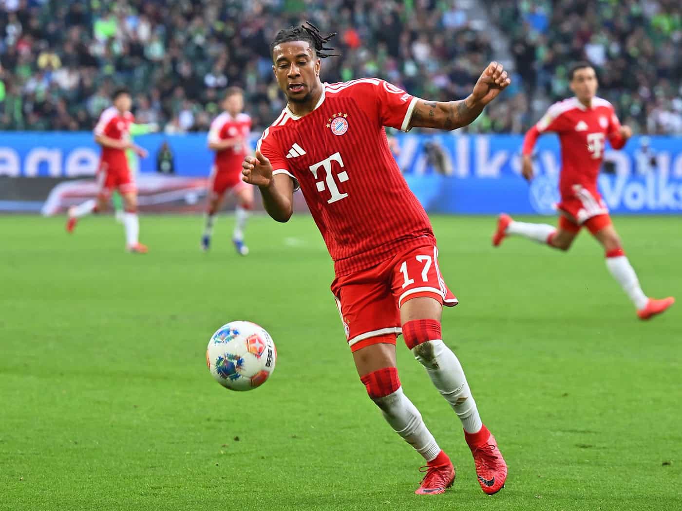 Michael Olise holte einen Strafstoß für die Bayern raus. / Foto: Swen Pförtner/dpa