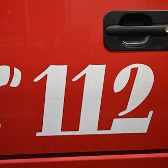 Die Feuerwehr wurde zu einem brennenden Haus in Niederbayern gerufen. (Symbolbild) / Foto: Felix Hörhager/dpa
