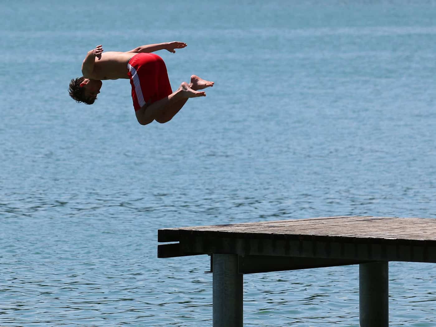 Bayern erwartet zum Start der Pfingstferien sommerliches Wetter. Da kann sich auch der Weg zum Badesee lohnen. (Symbolbild) / Foto: Karl-Josef Hildenbrand/dpa
