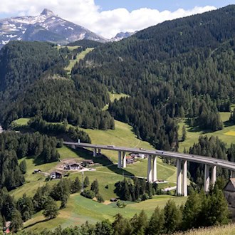 Das Verkehrsaufkommen auf der Brenner-Autobahn ist in den vergangenen Jahren weiter gestiegen. (Archivbild) / Foto: Sven Hoppe/dpa