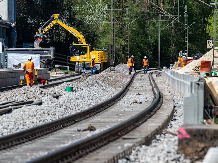 Bauarbeiten bei der Bahn: Der Bundestag hat drei Projekten in Bayern, Sachsen und Schleswig-Holstein zugestimmt / Foto: Armin Weigel/dpa