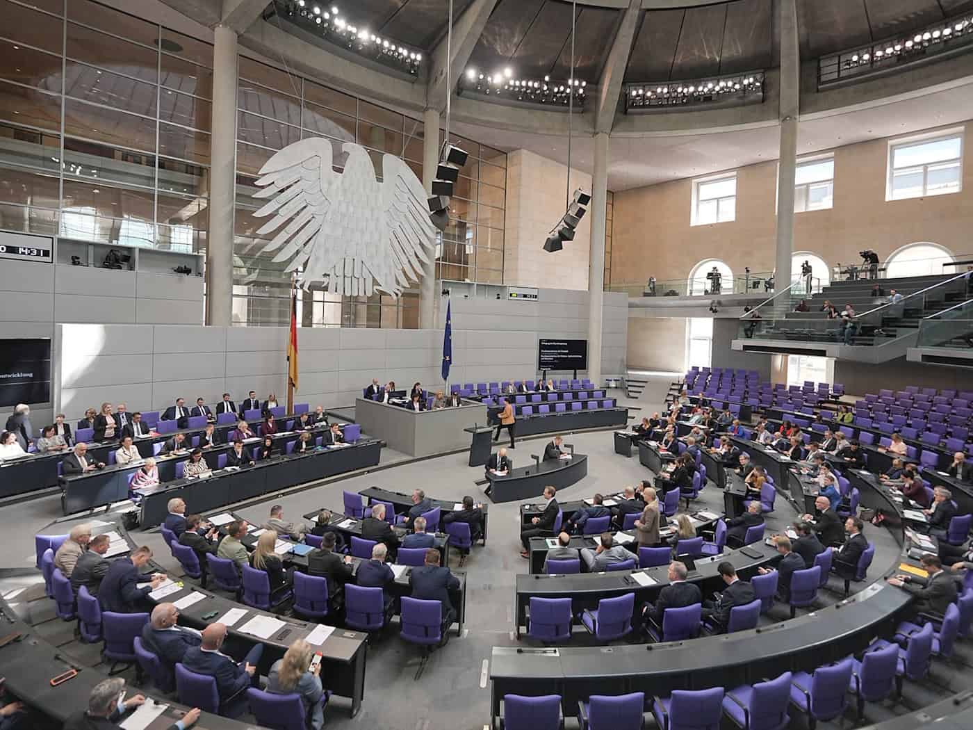 Die Koalition will das Wahlrecht ändern, eine Lösung ist aber nicht in Sicht. (Archivbild) / Foto: Michael Kappeler/dpa