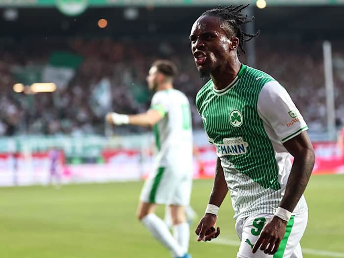 Noel Futkeu zeigt, warum er Torschützenkönig der 2. Bundesliga ist. / Foto: Daniel Karmann/dpa