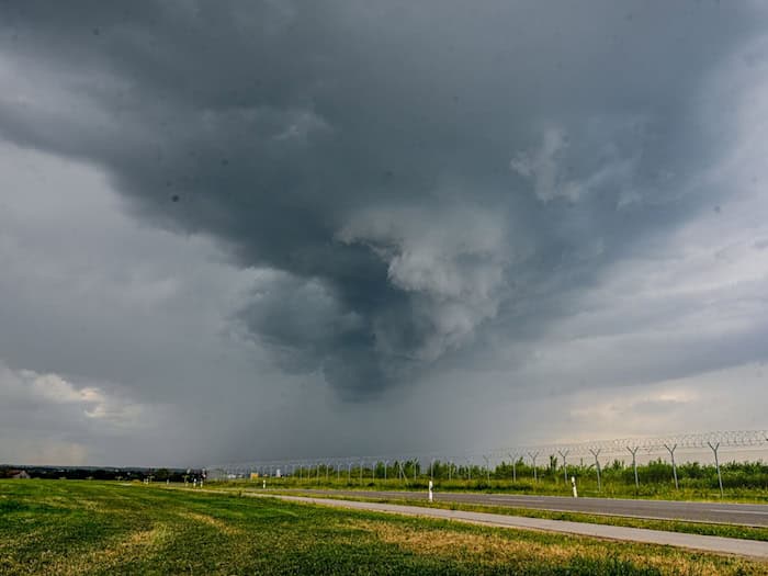 Der DWD hat die Unwetterwarnungen wieder aufgehoben. / Foto: Jason Tschepljakow/dpa