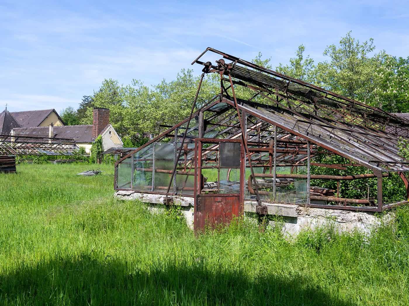 Der berüchtigte «Kräutergarten» auf dem Gelände des ehemaligen Konzentrationslagers Dachau soll zu einer Gedenkstätte werden. (Archivbild) / Foto: Stefan Puchner/dpa