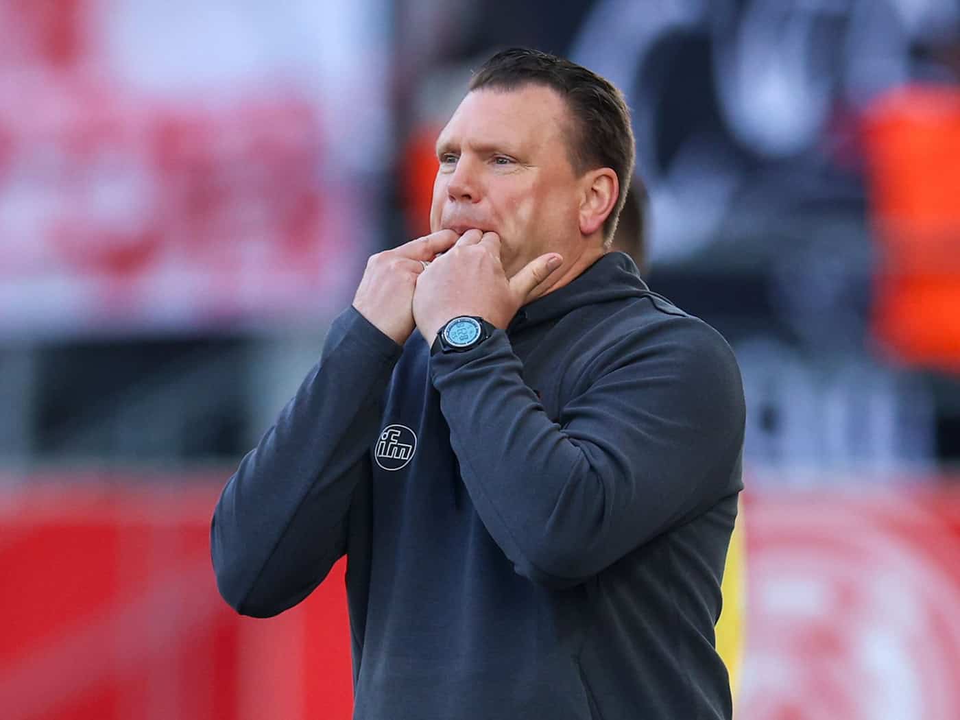 Uwe Koschinat hat sich zur Relegation geäußert. (Archivbild) / Foto: Christoph Reichwein/dpa