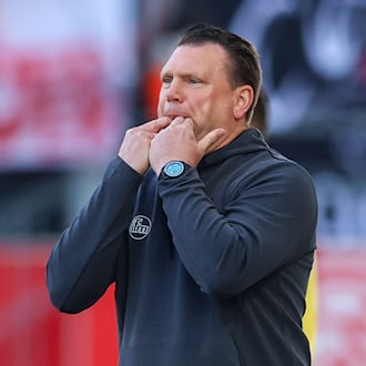 Uwe Koschinat hat sich zur Relegation geäußert. (Archivbild) / Foto: Christoph Reichwein/dpa