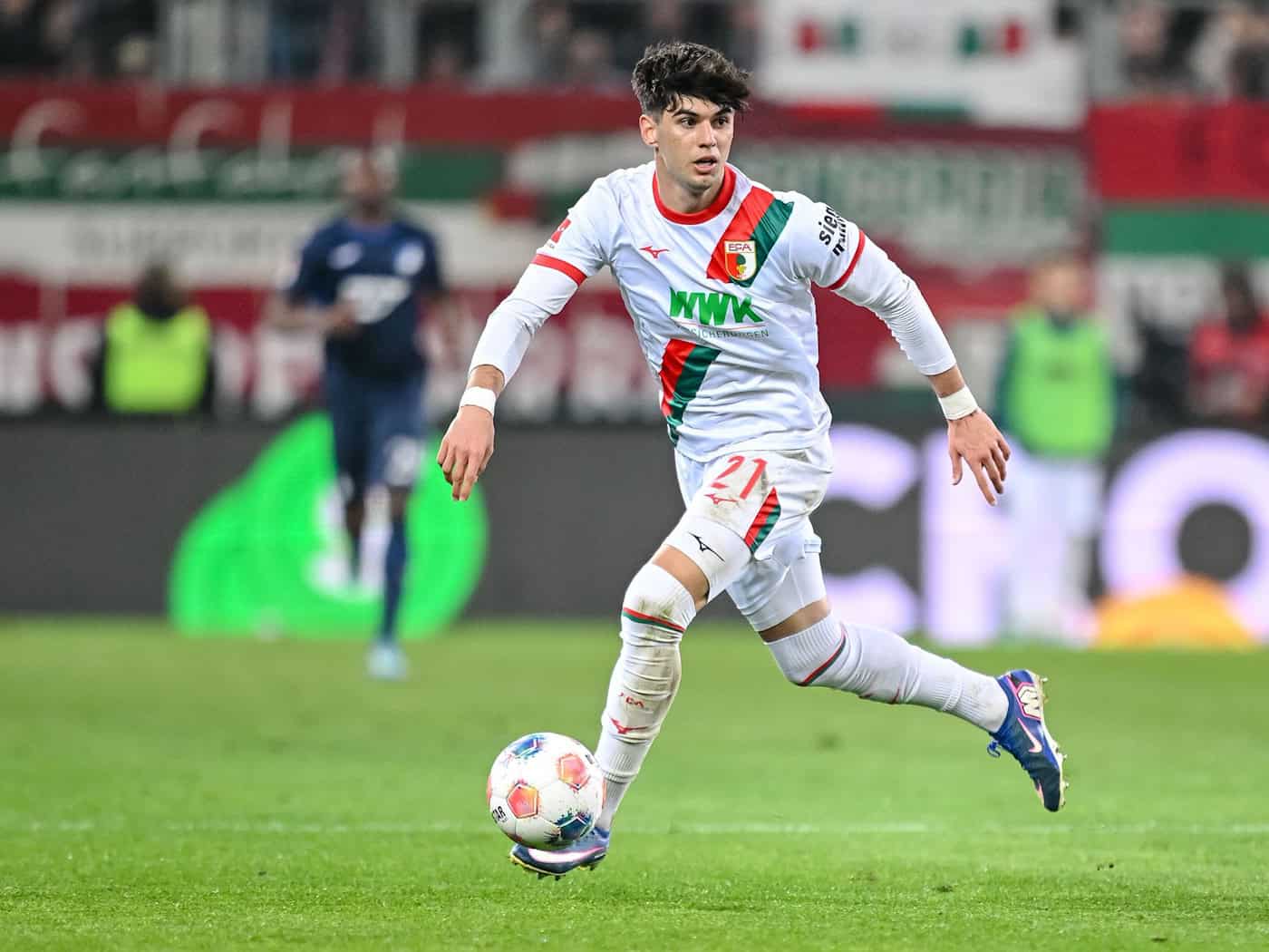 Rodrigo Ribeiro spielt auch in Zukunft für den FC Augsburg. (Archivbild) / Foto: Harry Langer/dpa