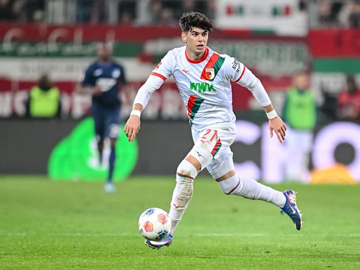 Rodrigo Ribeiro spielt auch in Zukunft für den FC Augsburg. (Archivbild) / Foto: Harry Langer/dpa