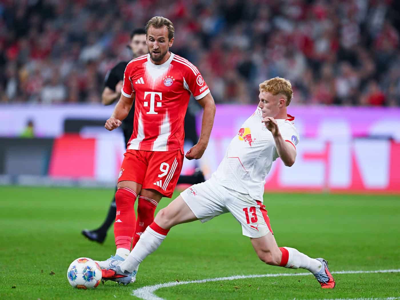 Der FC Bayern um Harry Kane (l) spielt gegen Leipzig in der Saisonvorbereitung. (Archivbild) / Foto: Sven Hoppe/dpa