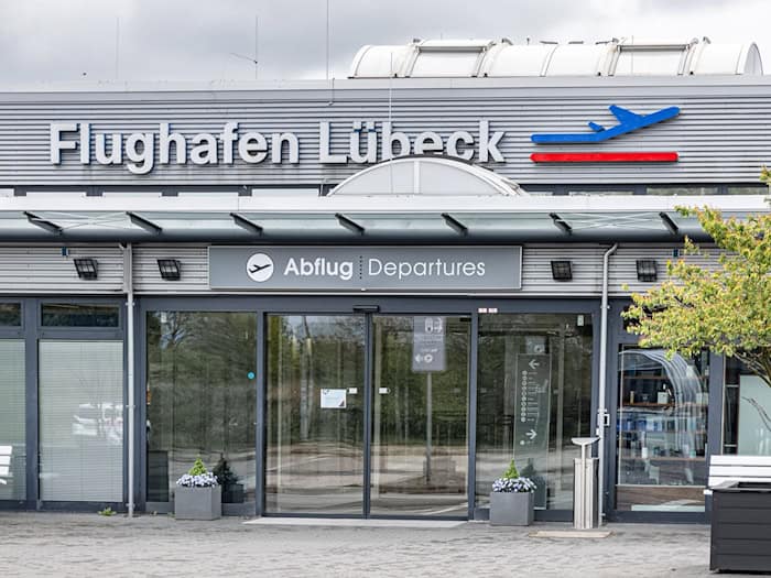 Der Flughafen Lübeck verliert nach nur sechs Wochen seine Verbindung nach München. (Archivbild) / Foto: Markus Scholz/dpa