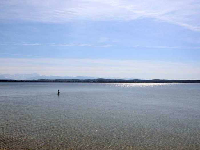 Die Frau wurde aus dem Starnberger See gerettet. (Symbolbild) / Foto: Karl-Josef Hildenbrand/dpa