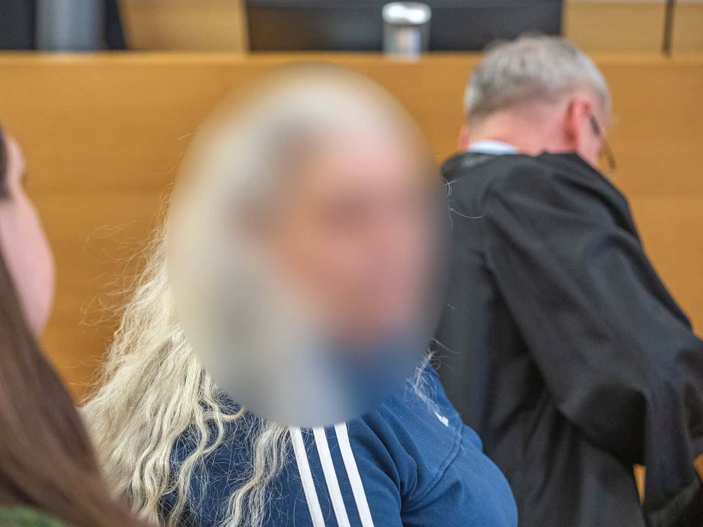 Für den Giftmord an ihrem Partner ist eine Frau vor dem Landgericht Deggendorf zu lebenslanger Haft verurteilt worden. (Archivbild) / Foto: Armin Weigel/dpa