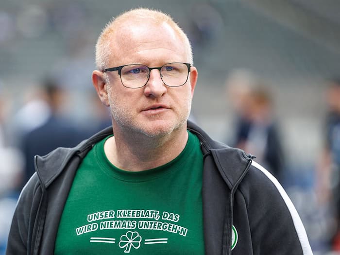 Steht mit den Fürthern im Abstiegs-Endspiel unter extremem Druck: Trainer Heiko Vogel. (Archivbild) / Foto: Andreas Gora/dpa