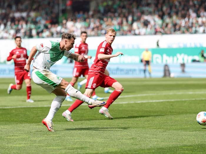 Fürths Felix Klaus soll nach seiner Gala gegen Düsseldorf auch in der Relegation für Jubel sorgen. (Archivbild) / Foto: Daniel Löb/dpa