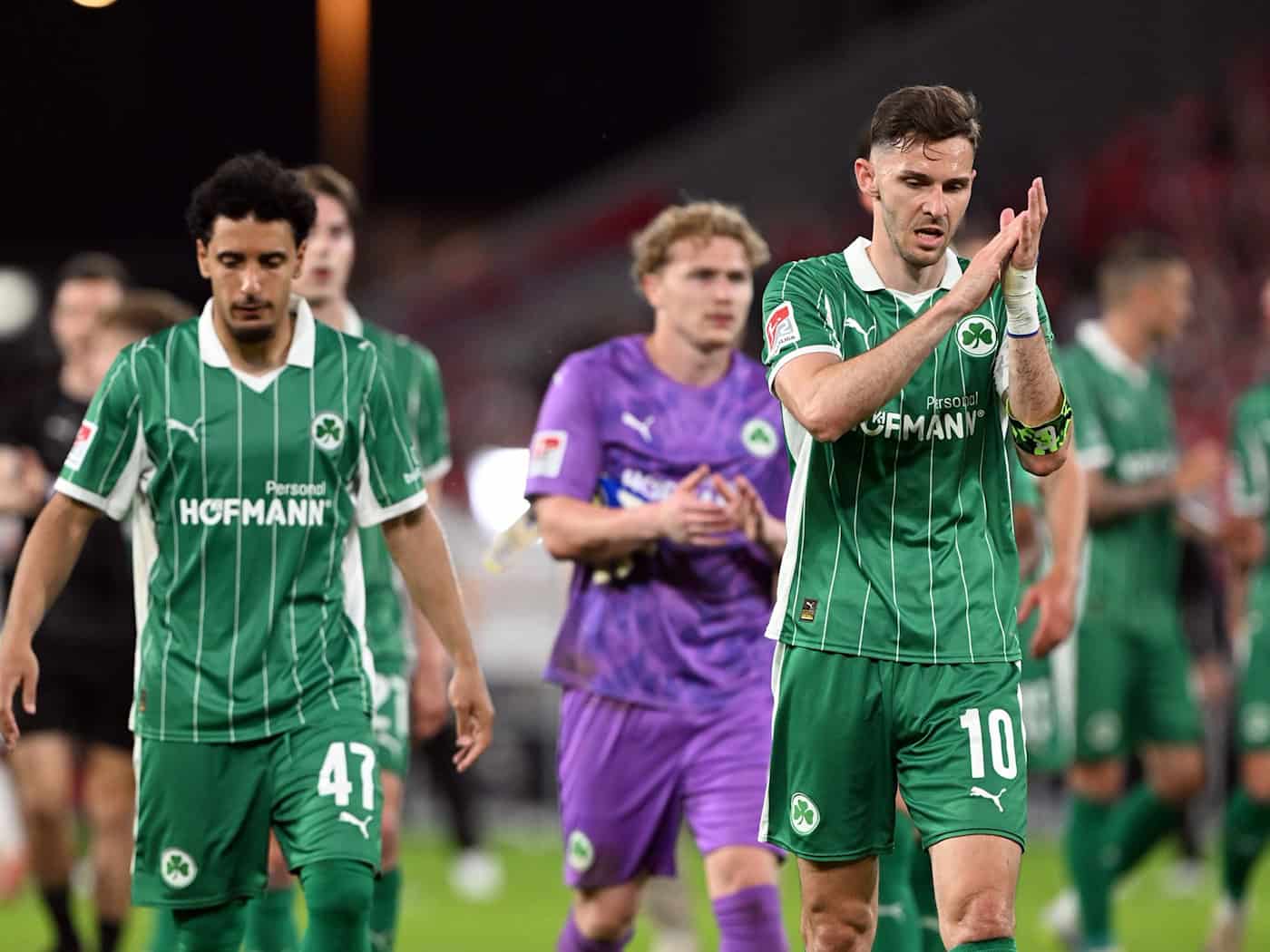 Branimir Hrgota (r) verlässt Fürth nach der Saison. / Foto: Federico Gambarini/dpa