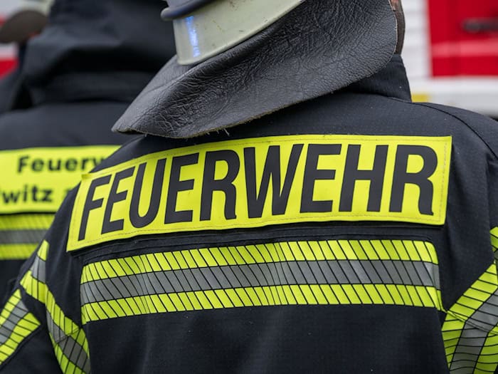 Die Feuerwehr konnte den Brand schließlich unter Kontrolle bringen. (Symbolbild) / Foto: Daniel Vogl/dpa