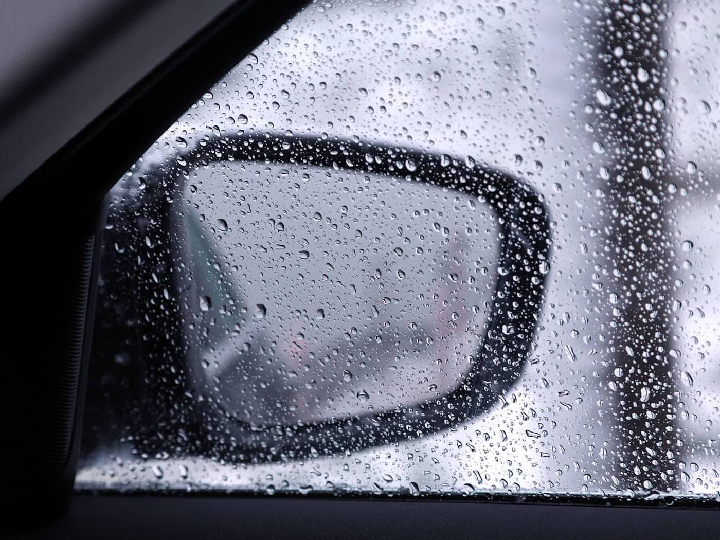 Das Wetter bleibt auch am Feiertag ungemütlich. (Archiv) / Foto: Karl-Josef Hildenbrand/dpa