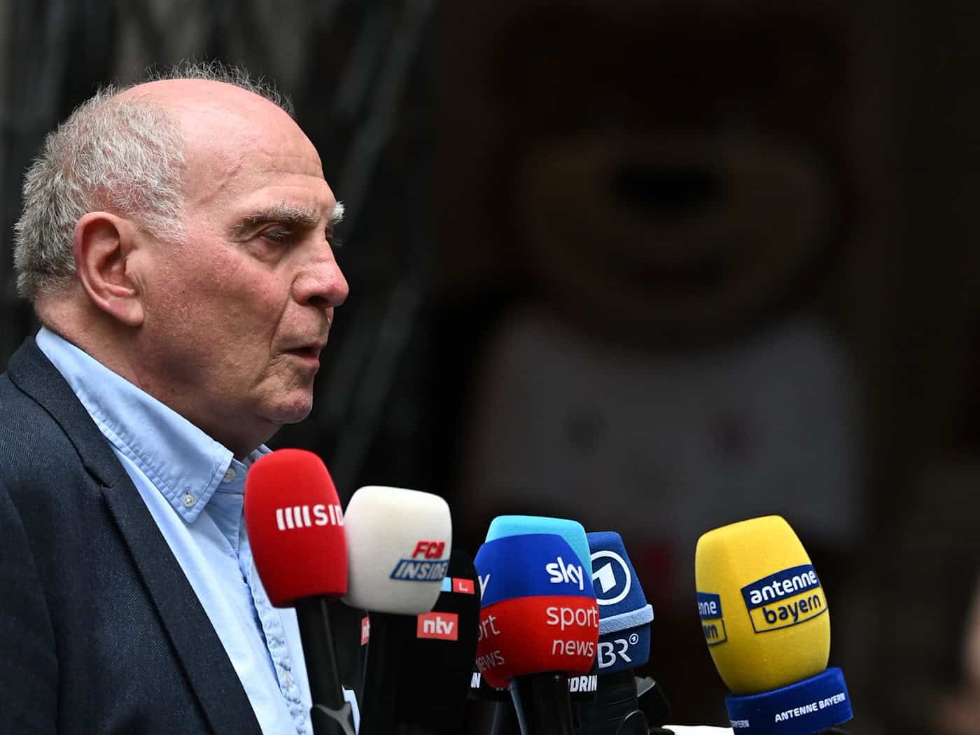 Uli Hoeneß wundert sich über die Kommunikation über das WM-Tor. / Foto: Sven Hoppe/dpa