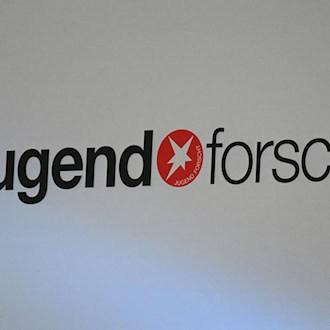 Beim Wettbewerb Jugend forscht sind Nachwuchswissenschaftler für ungewöhnliche Projekte ausgezeichnet worden. (Symboldbild) / Foto: David Hammersen/dpa