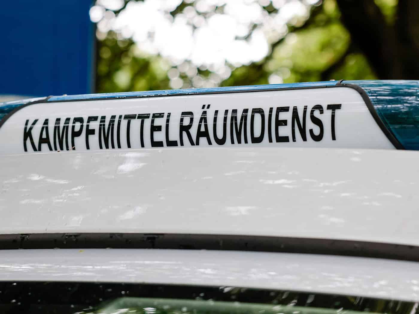 Spezialisten vom Kampfmittelräumdienst sprengten die Granate noch vor Ort. (Symbolbild) / Foto: Frank Molter/dpa