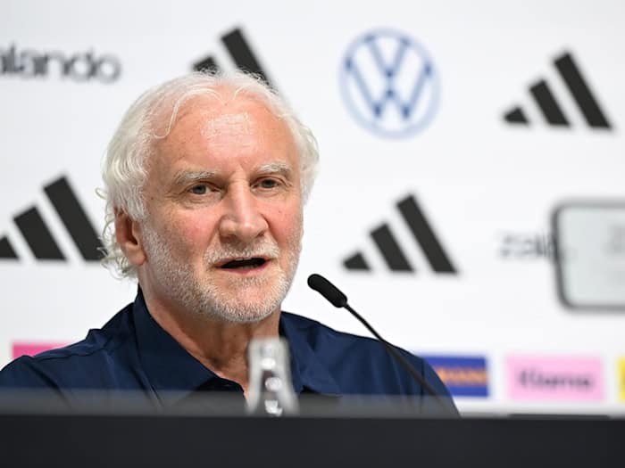 Rudi Völler: «Wir sind da, um eine Weltmeisterschaft zu spielen. Das geht vor.» / Foto: Federico Gambarini/dpa