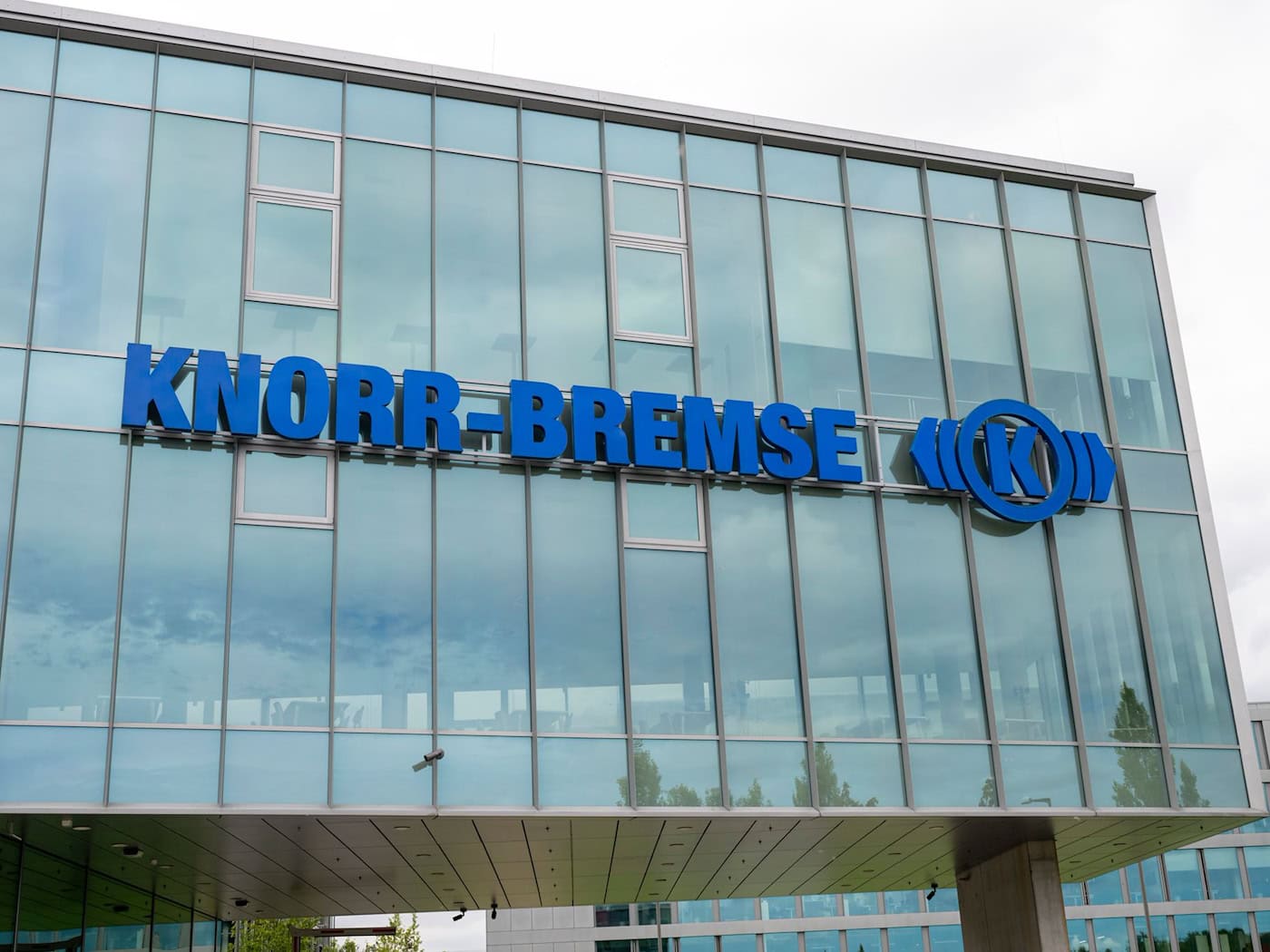 Knorr-Bremse steigert seinen Profit durch Sparmaßnahmen. (Archivbild) / Foto: Peter Kneffel/dpa