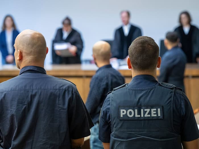 Der Ladenbesitzer steht nun zum zweiten Mal vor Gericht. (Archivbild) / Foto: Peter Kneffel/dpa