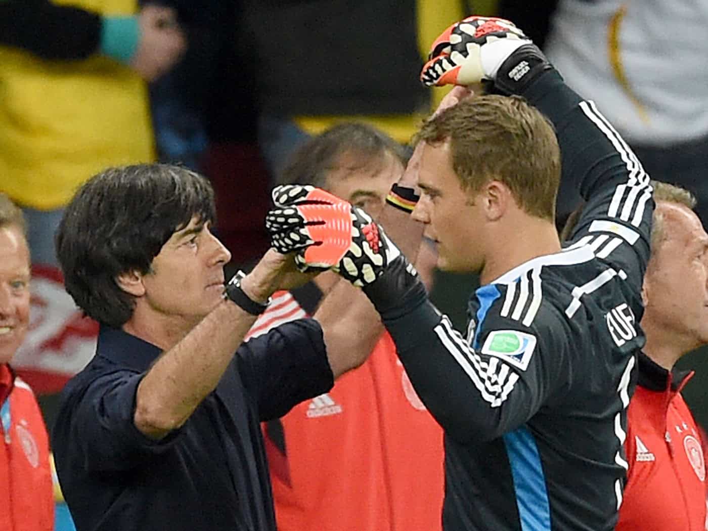 Manuel Neuer (r) war in der Amtszeit von Bundestrainer Joachim Löw immer die Nummer eins im Tor. (Archivbild) / Foto: picture alliance / dpa