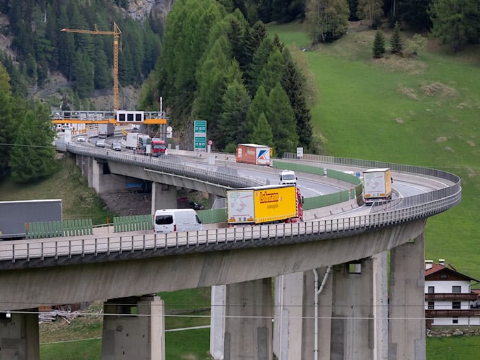 Immer mehr Autos und Lastwagen auf der Brennerautobahn sorgen seit Jahren für Streit zwischen Bayern, Österreich und Italien. (Archivbild) / Foto: Sven Hoppe/dpa