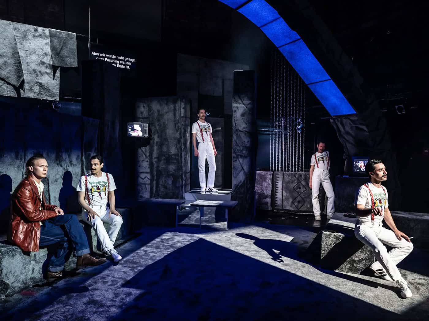 Vier Schauspieler spielen die Queen-Legende. / Foto: SANDRA THEN/Residenztheater/dpa