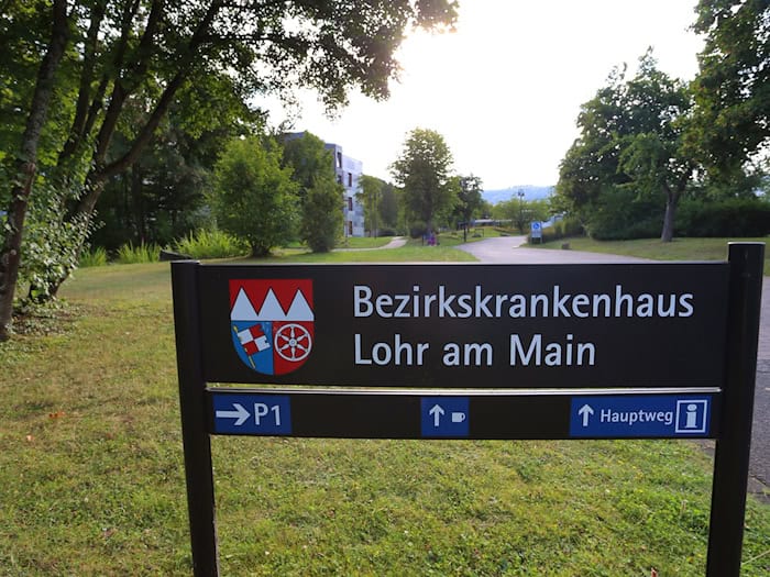 Ein Brandstifter war aus dem Bezirkskrankenhaus in Lohr am Main geflohen. (Archivbild) / Foto: picture alliance / dpa