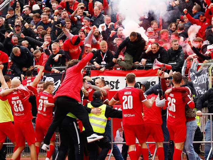 Essener Jubel nach dem Siegtreffer in der Nachspielzeit in Ulm am vergangenen Samstag. (Archivbild) / Foto: Lucca Fundel/dpa
