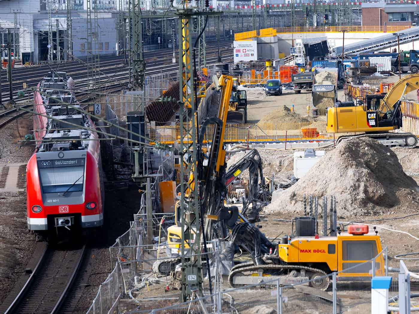 Die Sperrung der S-Bahn-Stammstrecke bei Laim wird bis Freitag verlängert (Archiv).  / Foto: Sven Hoppe/dpa