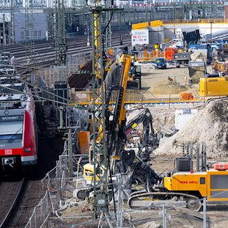 Die Sperrung der S-Bahn-Stammstrecke bei Laim wird bis Freitag verlängert (Archiv).  / Foto: Sven Hoppe/dpa