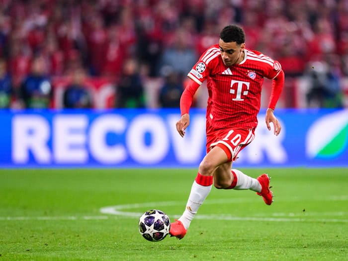 Jamal Musiala im Bayern-Trikot in Aktion - aber wie spielt er bei der WM? (Archivbild) / Foto: Tom Weller/dpa