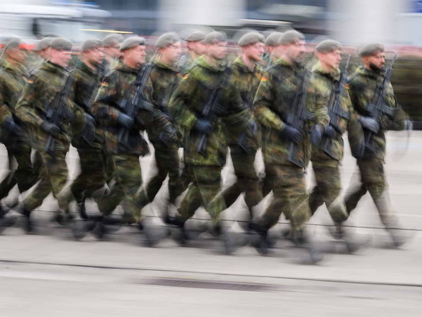 Die Bundeswehr erweitert Musterungszentren. (Symbolbild) / Foto: Julian Stratenschulte/dpa