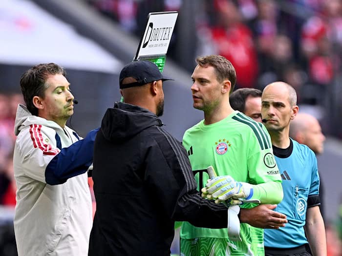 Manuel Neuer (grünes Trikot) wird im letzten Bundesliga-Spiel dieser Saison ausgewechselt.  / Foto: Tom Weller/dpa