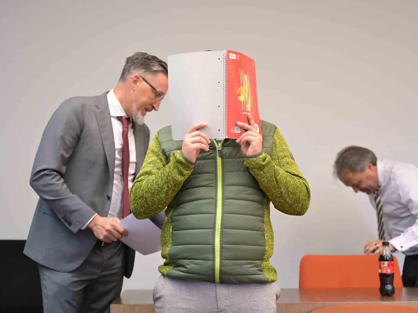 Der Angeklagte bestreitet die Vorwürfe. / Foto: Malin Wunderlich/dpa