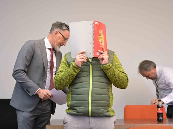 Notfallsanitäter bestreitet Betäubung von Frauen
