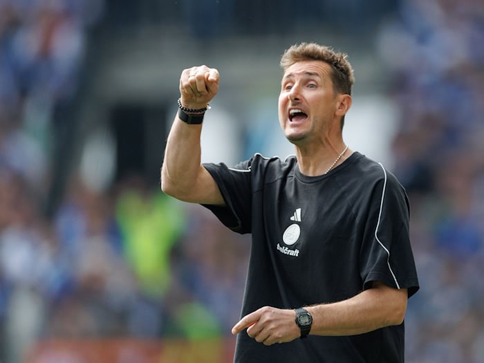 Will die Saison vernünftig und in der oberen Tabellenhälfte beenden: Nürnberg-Trainer Miroslav Klose. (Archivbild) / Foto: Friso Gentsch/dpa