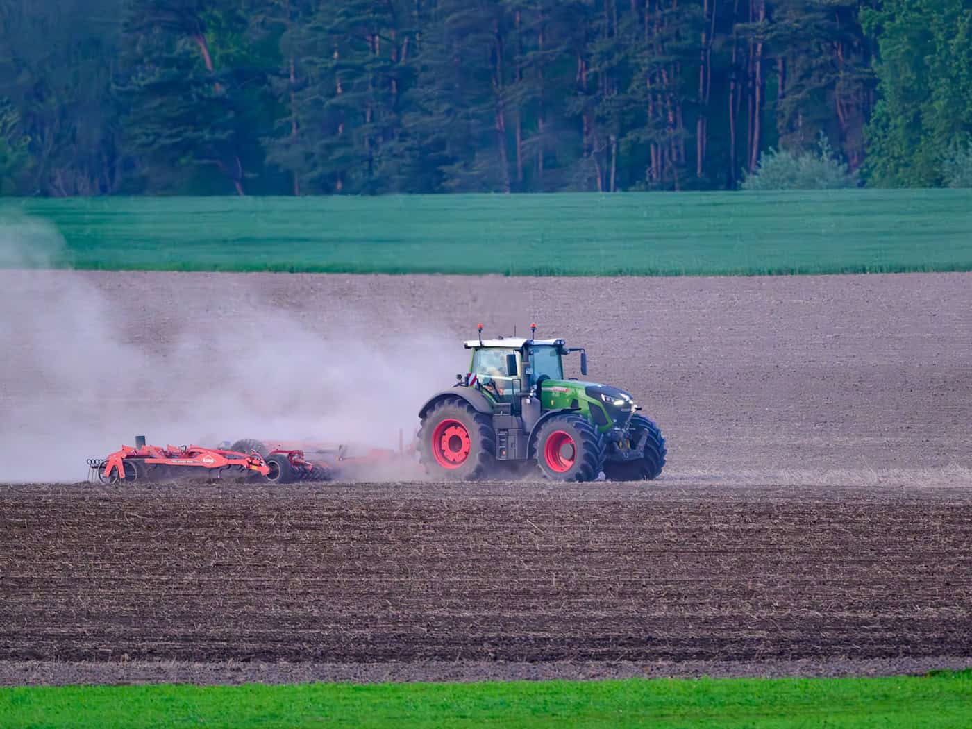 Der trockene Boden ist ein echtes Problem für Landwirte. In den vergangenen Wochen hat es in Bayern viel zu wenig geregnet. (Illustration) / Foto: Patrick Pleul/dpa/ZB