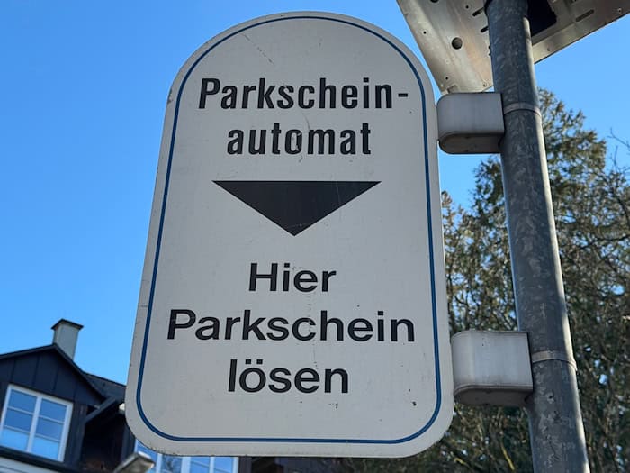 In Kempten sollen fast zwei Millionen Euro aus Parkscheinautomaten verschwunden sein. Ein Ehepaar muss deswegen nun vor Gericht. (Symbolbild) / Foto: Valentin Gensch/dpa