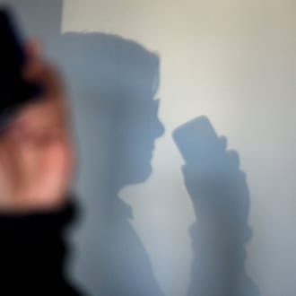 Das Ehepaar fiel schließlich auf die Telefonbetrüger herein. (Symbolbild) / Foto: Arno Burgi/dpa-Zentralbild/dpa