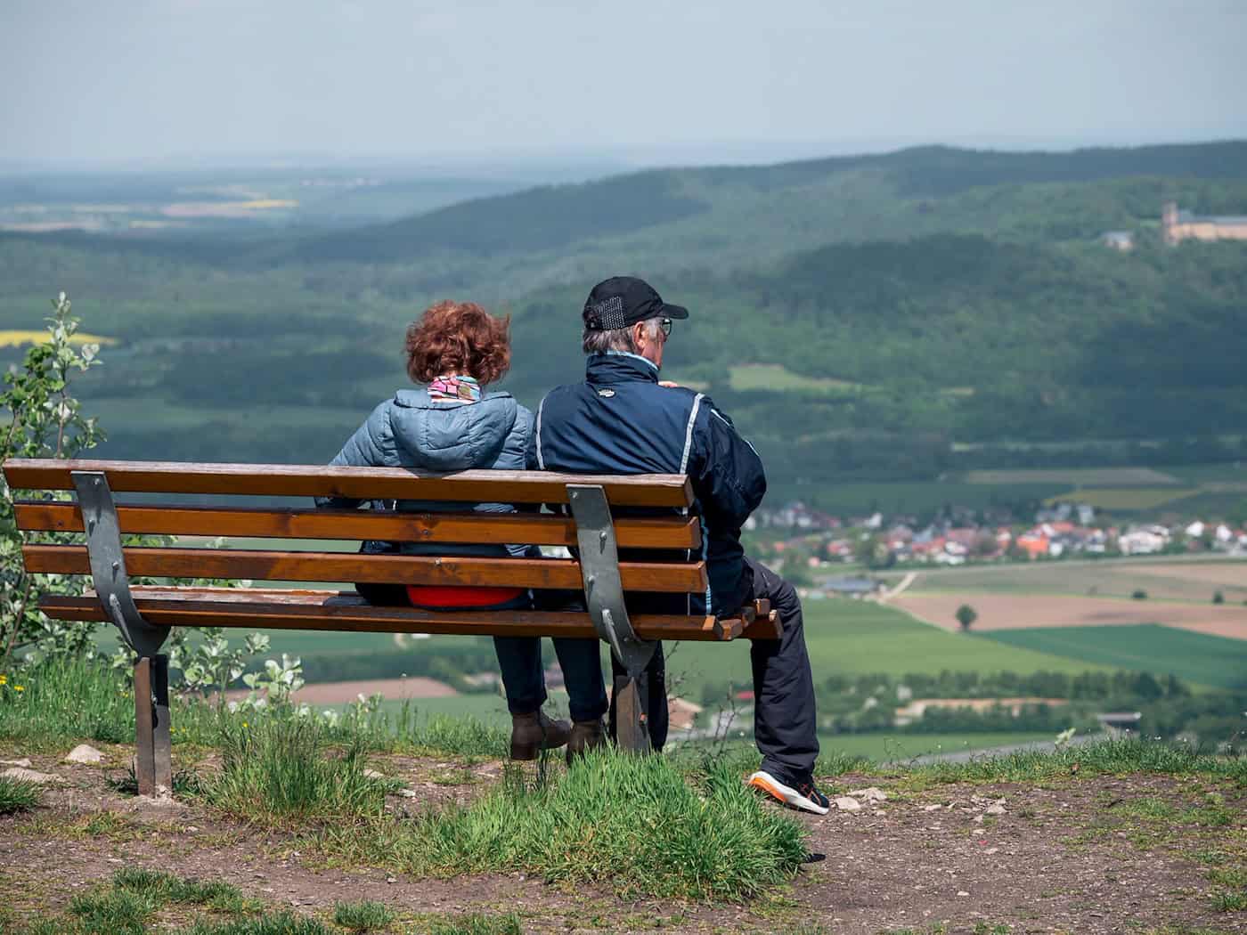 Der Feiertag wird von vielen mit einem Brückentag zum langen Wochenende erweitert - Familien mit schulpflichtigen Kindern bleibt das aber verwehrt. (Archivbild) / Foto: Daniel Vogl/dpa