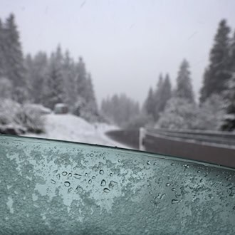 In höheren Lagen kann es erneut Schneefall geben. (Archivbild) / Foto: Karl-Josef Hildenbrand/dpa