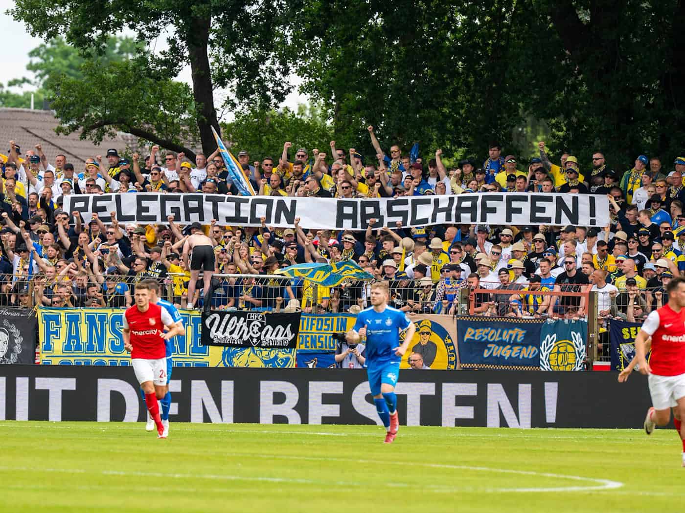 Die Diskussion um eine Reform der Regionalliga schwelt seit Jahren. (Archivbild) / Foto: David Inderlied/dpa